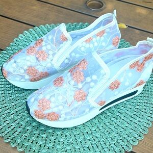 New never worn, lightweight mesh slip on sheer sneakers. Size 41 china or 8.5/9
